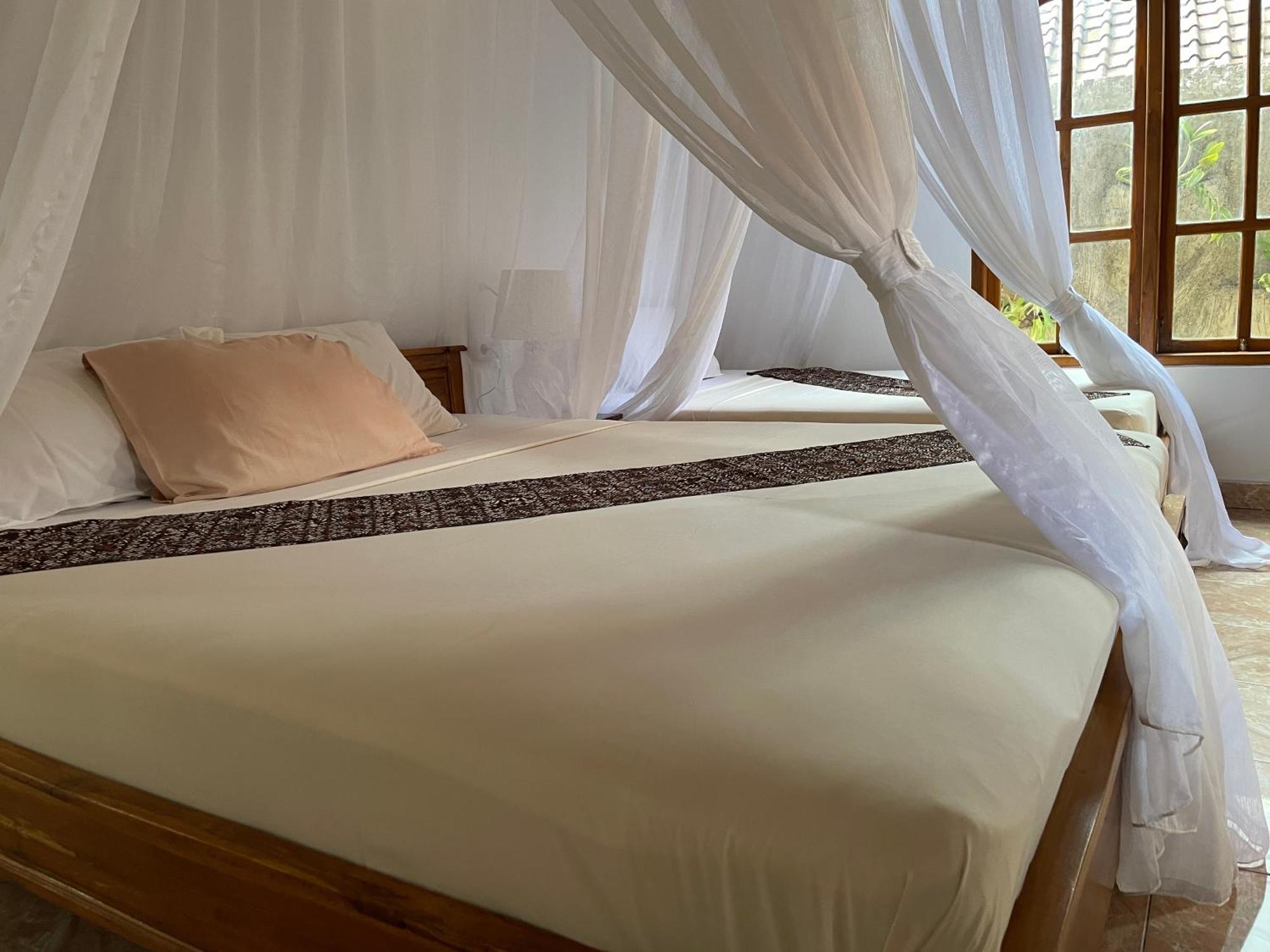 Hotel Kubu Elsa Bali Lovina Zimmer foto